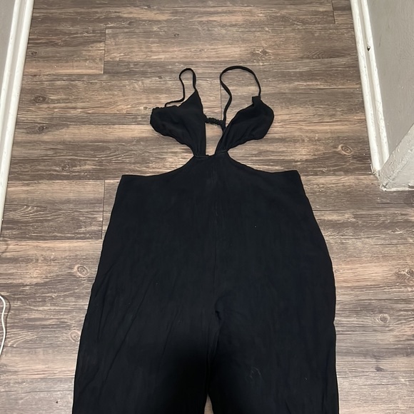 Black cutout romper - Picture 2 of 4